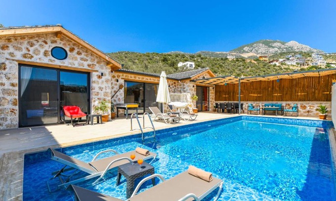 Kas Villa | Havuzu dışarıdan görünmeyen jakuzili özel havuzlu lüks villa