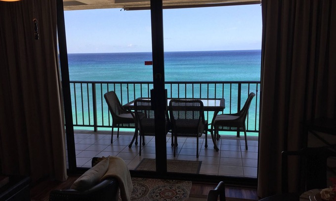 Makaha Condo | Hawaiian Princess - Extraordinary End Unit with spectacular ocean view
