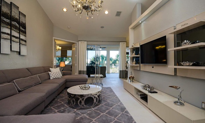 Naples House | HAWK'S NEST 202 - Luxurious Remodeled Fiddler's Creek Coach Home