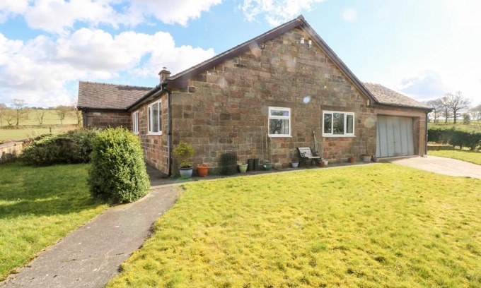 Longnor House | Hawksbridge Bungalow