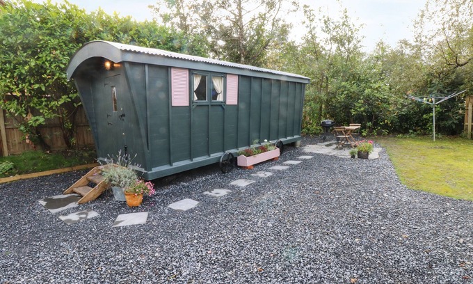 Narberth Cottage | HAZEL NOOK, pet friendly, character holiday cottage in Narberth