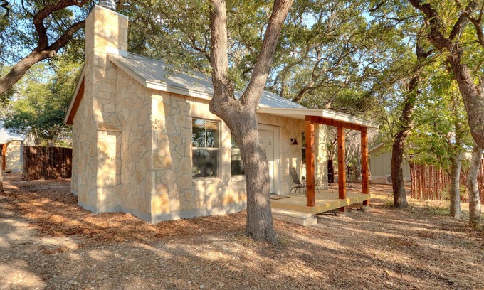 Wimberley Cabin | HCPL -Desert Willow I Cabin, wimberley