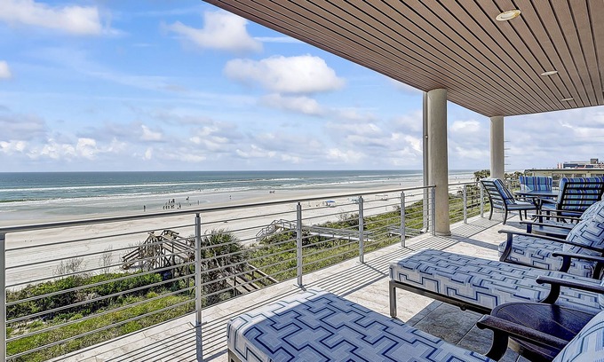 Crescent Beach House | Headline