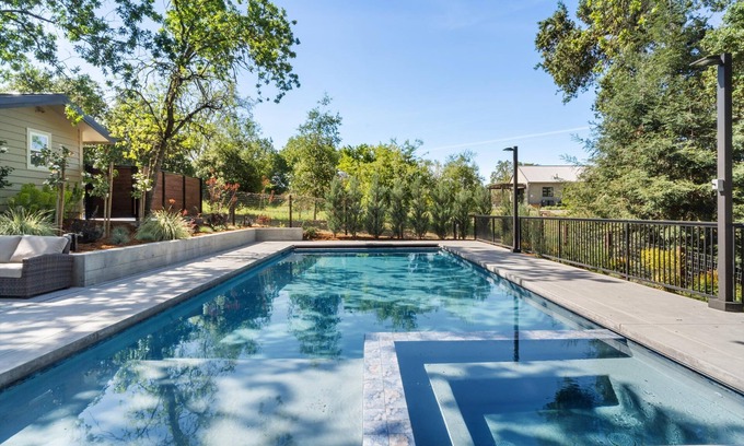 Healdsburg House | Healdsburg Modern home, 3BR/3.5BA pool, hot tub, outdoor kitchen, WiFi