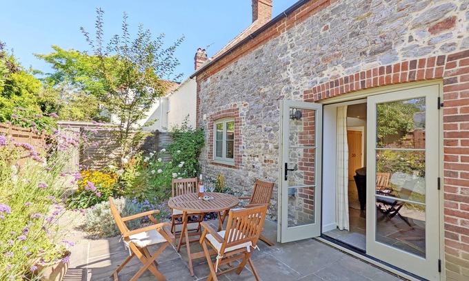 Emsworth Cottage | Hearnesbrook Barn , Emsworth - an annexe that sleeps 4 guests in 2 bedrooms