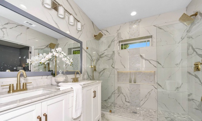 Oak Cliff House | Heart of Dallas cute home. Close to Bishop Arts, Downtown, Deep Elum, Zoo
