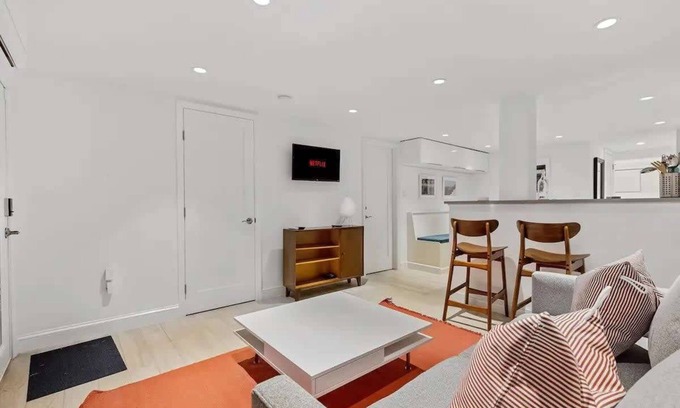 Dupont Circle Apartment | Heart Of Dupont/Walk to Georgetown