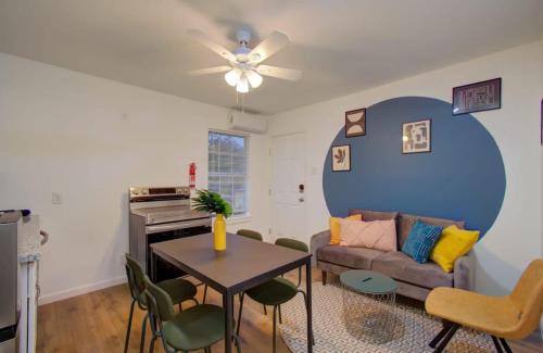 Greater East End Apartment | Heart of Houston - 2-BD 1-BA w Kids Playground