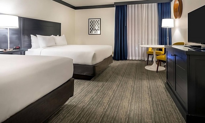 Las Vegas Hotel | Heart of Las Vegas! Onsite Restaurant and Bar, Short Drive to The Strip!
