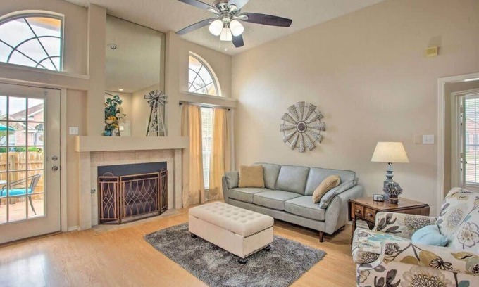 Rowlett House | Heart of Rowlett - 3 BD,2BA Cozy Getaway w Patio