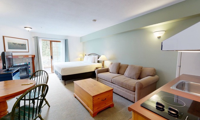 Sun Peaks Hotel | Hearthstone Lodge #323