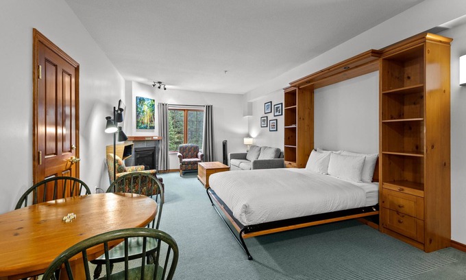 Sun Peaks Hotel | Hearthstone Lodge #423