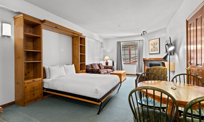 Sun Peaks Hotel | Hearthstone Lodge #424