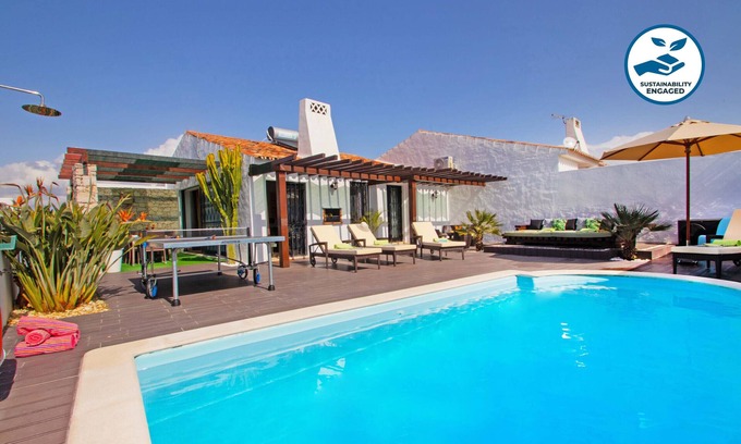 Areias de Sao Joao Villa | Heatable pool & BBQ in central Oura location
