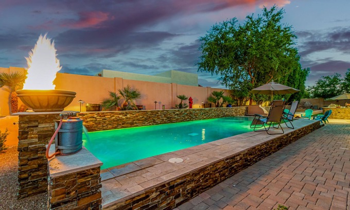East Mesa House | Heated Pool at Red Mountain! Bocce Court, Firepits! Sleeps 10. Dog Friendly.