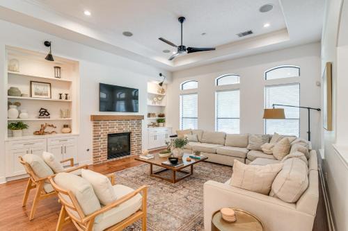 Manvel House | Heated Pool Family-Friendly Houston Area Home!