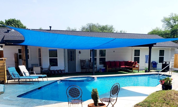 West San Antonio House | HEATED POOL! Lackland AFB, Six Flags, SeaWorld, The Riverwalk, Shopping