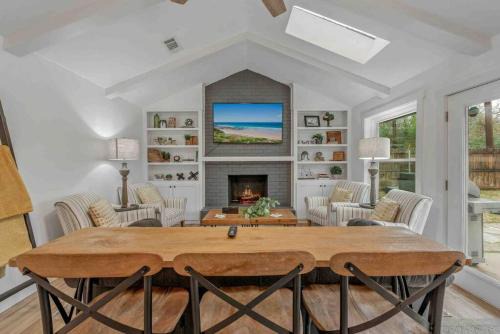 College Station House | Heated Pool Relaxing Casa da Vida 4 BR 3BA Pet Friendly