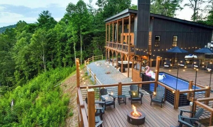 Mineral Bluff House | Heated Pool-Sauna-Mountain Views-Hot Tub-Game Room