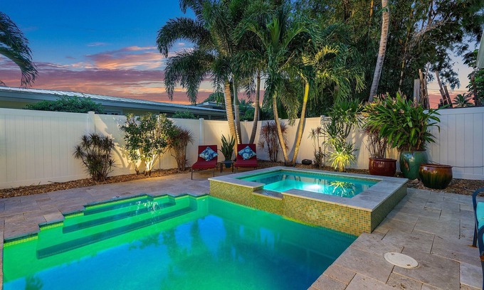 Delray Beach House | Heated Pool/Spa & Putting Green! Walk to 'The Ave' - 1.3mi to beach