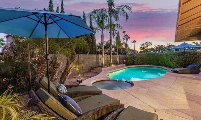 Monarch House | Heated Pool/Spa, Putting Green, Pool Table! Sleeps 8!