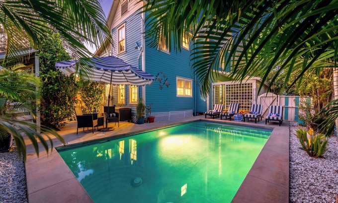 Bradenton House | Heated saltwater pool, Sleeps 14, Grill,15 to AMI.