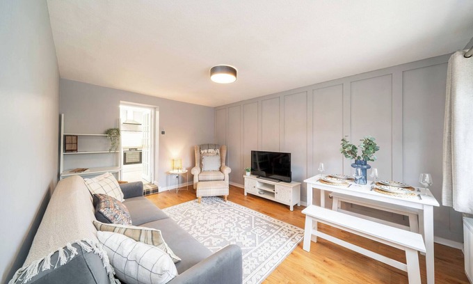 Perth Cottage | Heatherwood Cottage - Cosy Space for Two