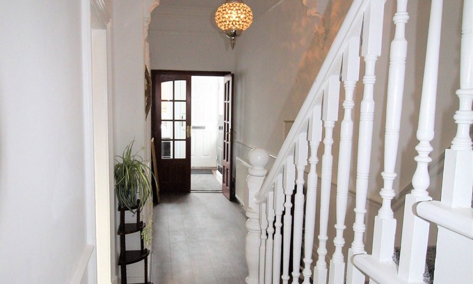Heaton House | Heaton - 5 Large Beds - Period Property - Newly Refurbished