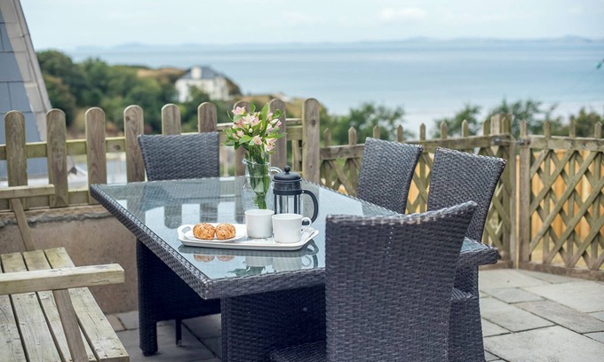 Little Haven House | Heddfan Cottage, Holiday Home Little Haven, Sleeps 4, 2 bedrooms, bathrooms