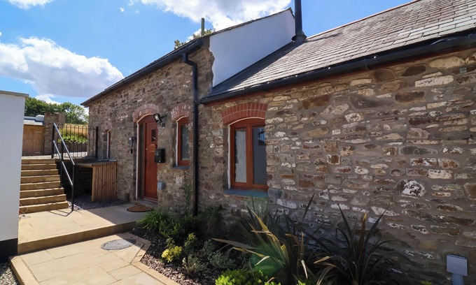 Bideford Cottage | HEDGEHOG HIDEAWAY, pet friendly, character holiday cottage in Parkham