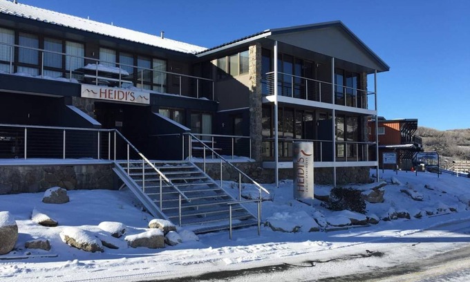 Smiggin Holes Ski Chalet | Heidis Unit 1 Smigs. Stay in the snow 50mtrs from lifts with overnight parking .