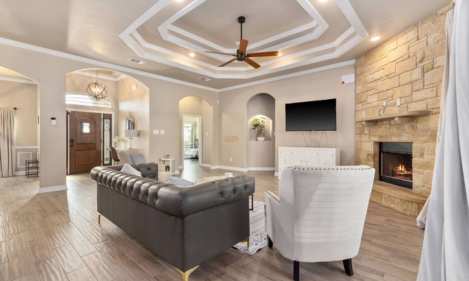 Killeen House | Heights 6Bd, 12PPL, Perfect For Families, Contractors, Insurance. Book Now!