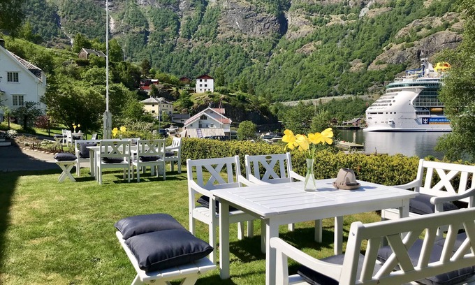 Flåm House | Heimly