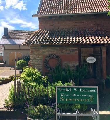 Langenlonsheim Hotel | HEINRICHs winery bed & breakfast