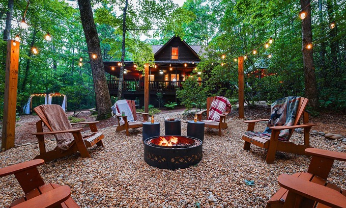 Sautee Nacoochee Cabin | Helen Mountain Cabin – Hot Tub, Fire Pit, Privacy