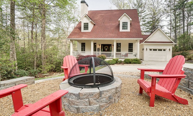 Helen House | Helen Retreat w/Hot Tub, 2 Mi to Downtown!