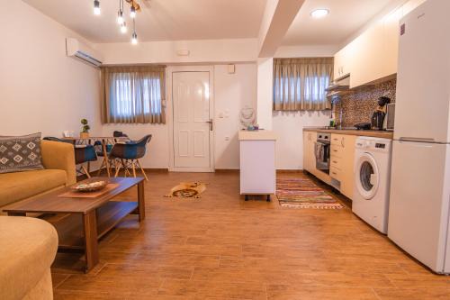 Faliraki Apartment | Helios Red & Blue
