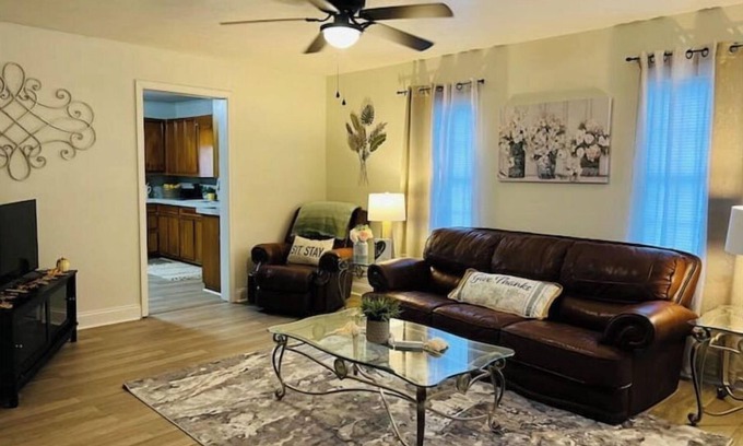Port Arthur House | Hello Darling Comfy Cottage-Newly Remodeled