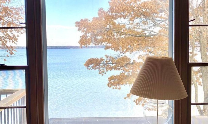 Bear Lake House | Hemingway's Hideaway: A Fall Retreat with Stunning Bear Lake Views