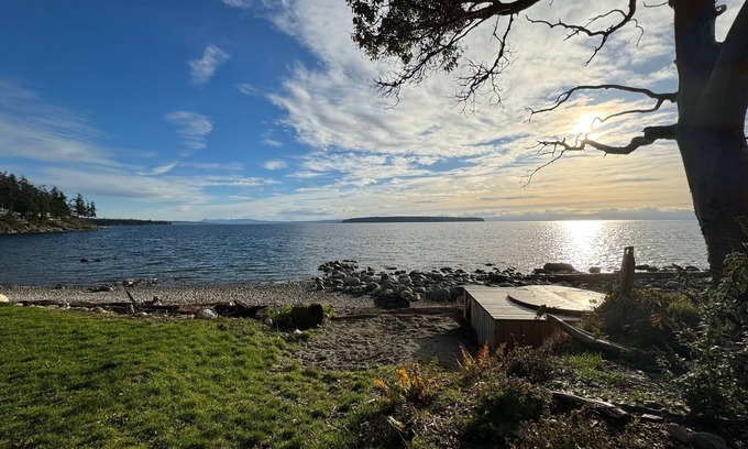Powell River House | Hemlock Suite | Oceanfront Luxury Escape | Hot Tub | Optional Sauna Add-On