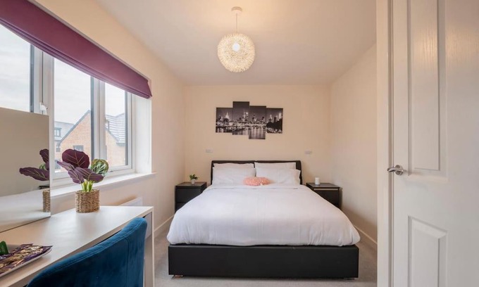 Hemsworth House | Hemsworth Homestay with Double Bedroom and Private Bathroom