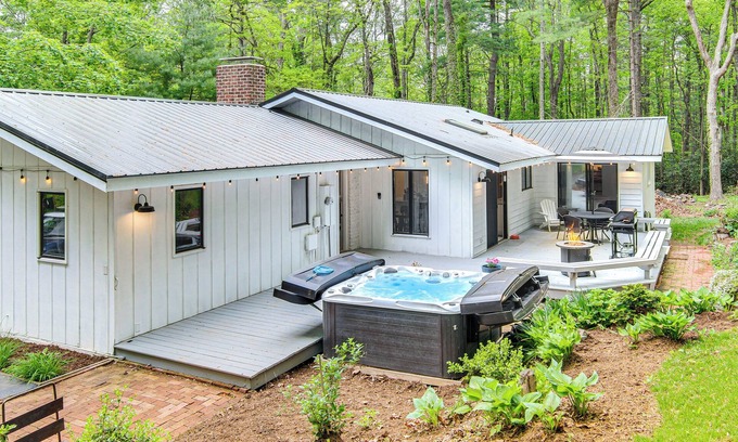 Hendersonville House | Hendersonville Vacation Rental w/Private Hot Tub!