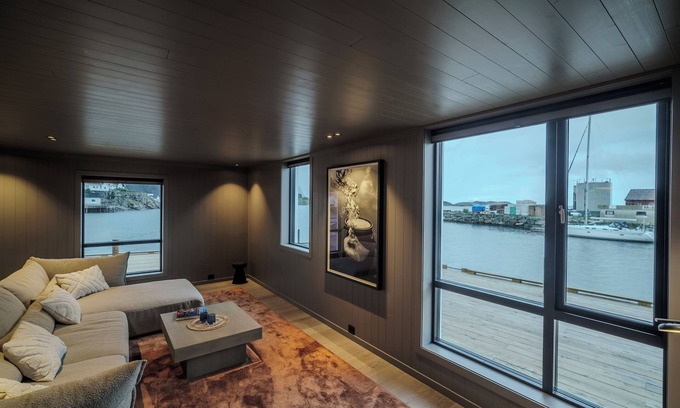 Henningsvaer Hotel | Henningsvær Bryggehotell - by Classic Norway Hotels