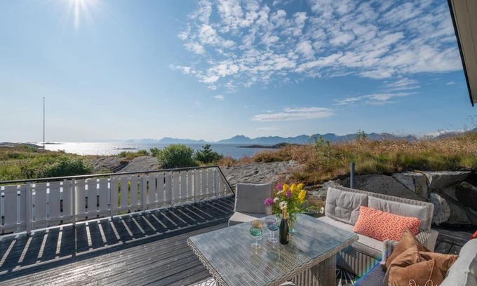 Henningsvaer House | Henningsvær, Lofoten with fantastic view