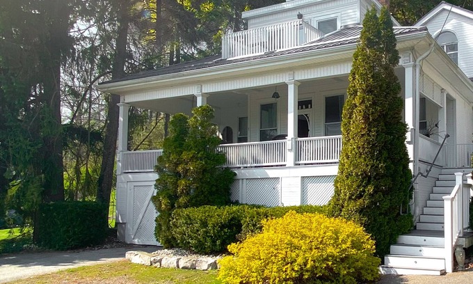 Port Stanley Cottage | Heritage style cottage with lake view, perfect porch for family gatherings.