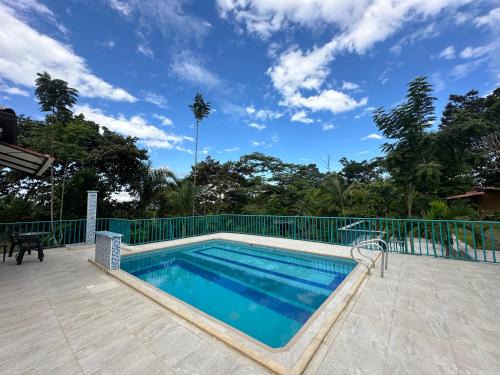 El Meson House | Hermosa Finca Vacacional con Piscina y Lago