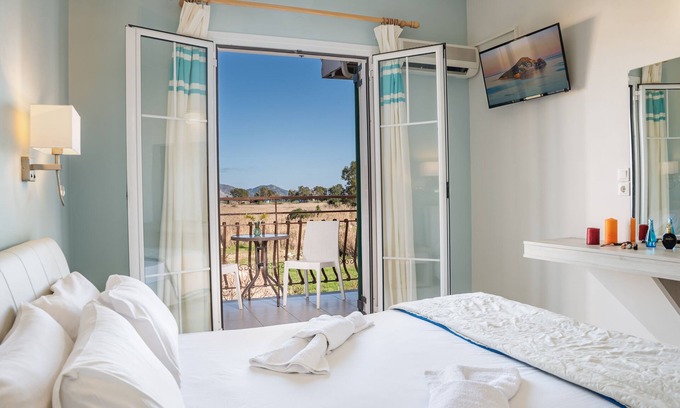 Limni Keri Hotel | Herodotos Studios