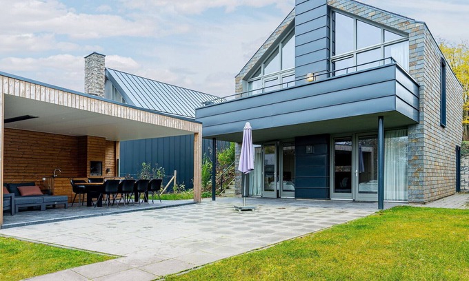 Maastricht Villa | Hertogenvilla waterfront - 3 bedrooms/3 bathrooms