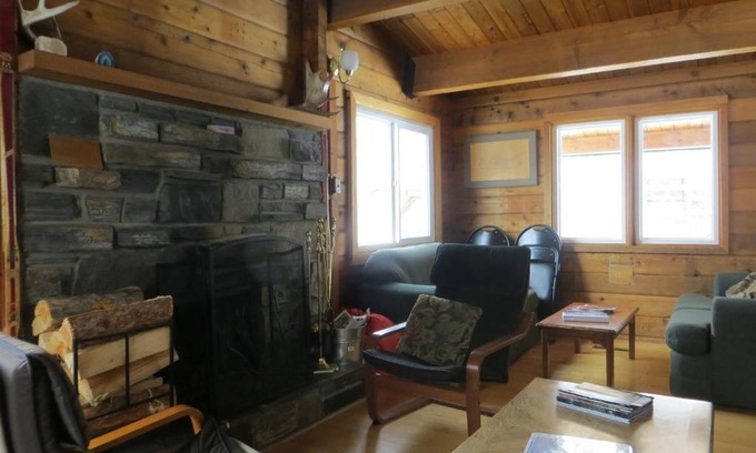 Kananaskis Hostel | HI Kananaskis Wilderness - Hostel