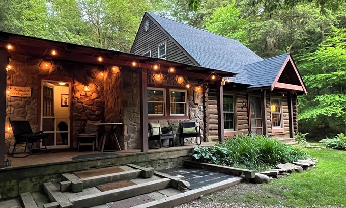 Tylersburg Cabin | Hickory Creek Haven-Creekside Log Cabin-Allegheny National Forest Pet Friendly!